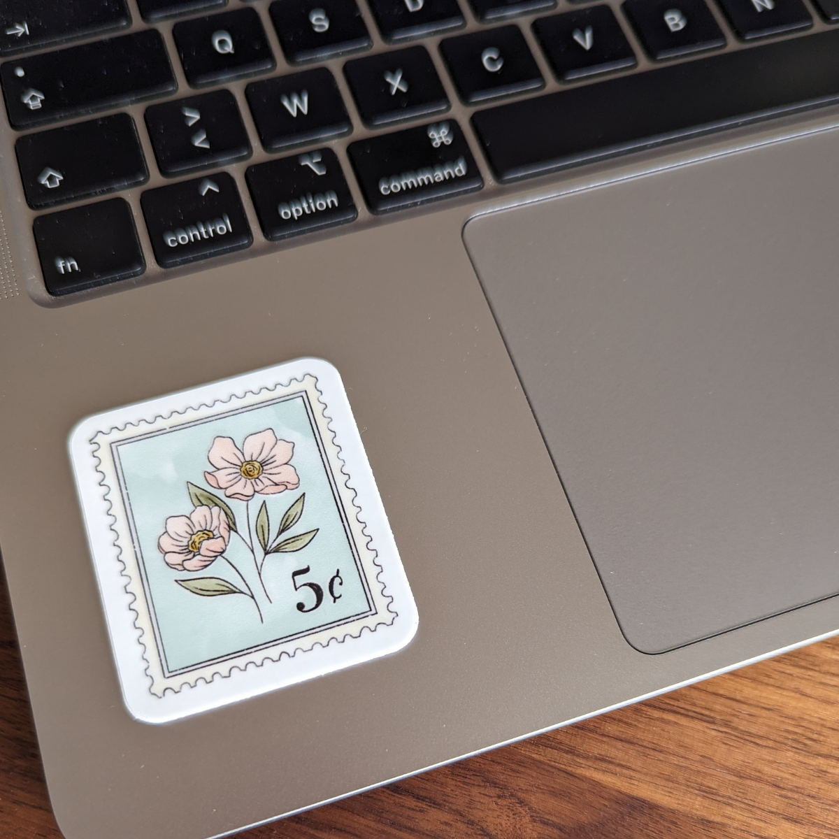 Découvrez cette magnifique collection d'autocollants floraux façon timbre, parfaits pour personnaliser et embellir les objets de votre choix : des carnets, des agendas, des ordinateurs portables, des téléphones, des gourdes, des boîtes à lunch et bien plus encore.