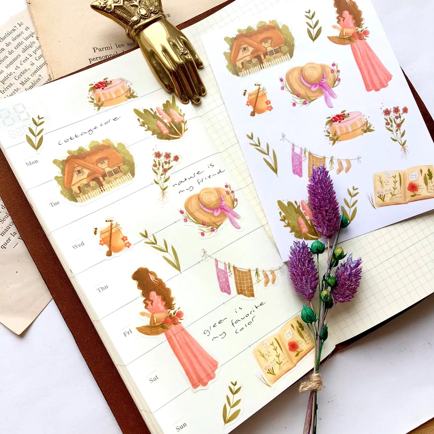 Inspirées par l'ambiance chaleureuse et accueillante des maisons de campagne, ces illustrations bucoliques rappellent la tranquillité de la vie à la campagne.