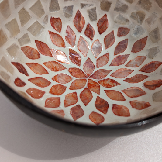 Bol Décoratif en Noix de Coco Incrustré de Nacre