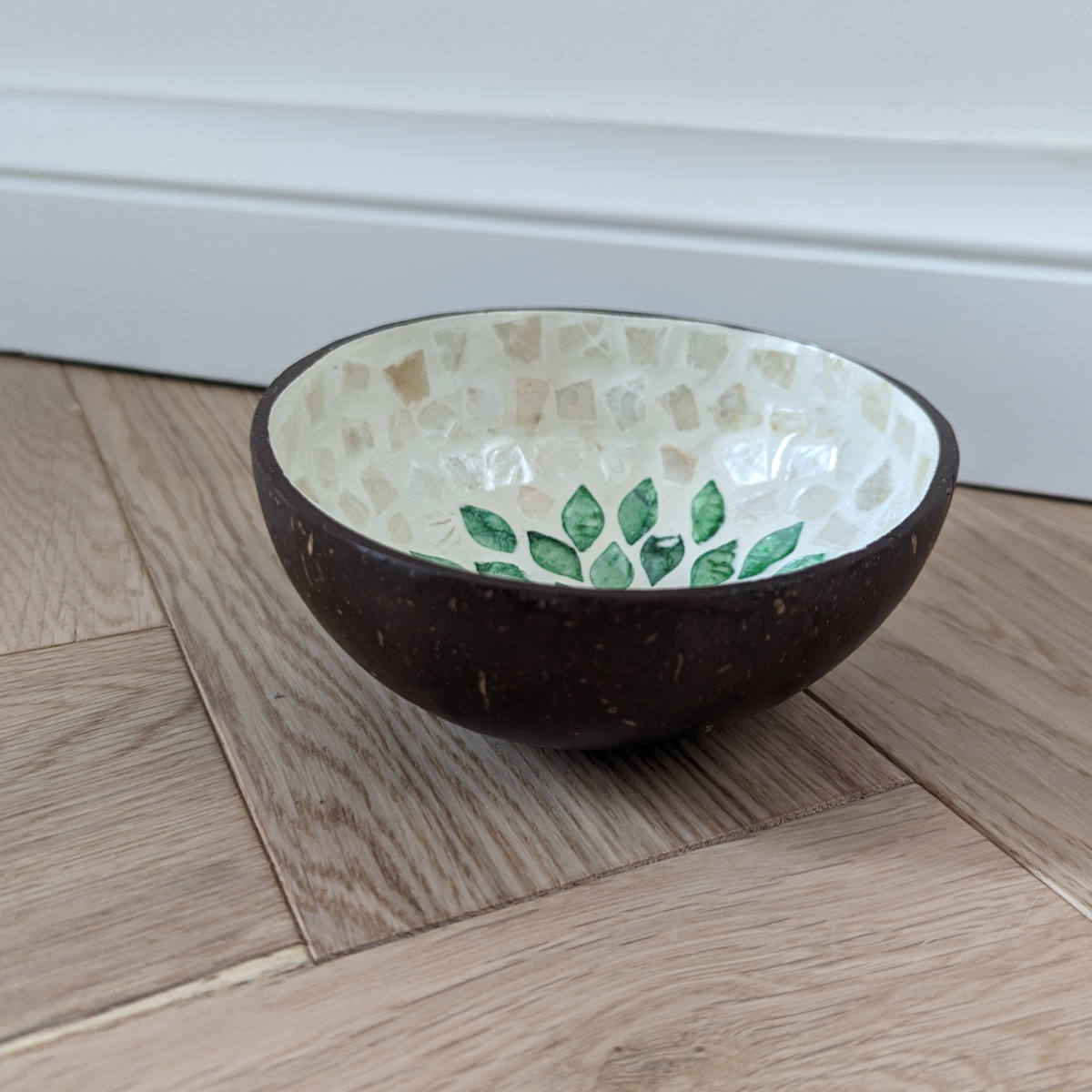 Bol Décoratif en Noix de Coco Incrustré de Nacre