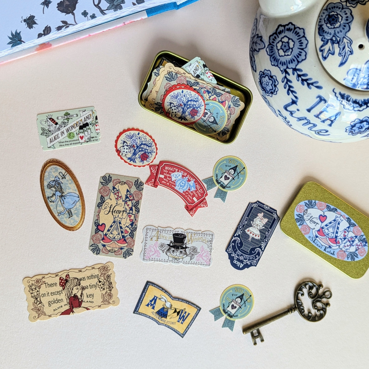 Shinzi Katoh – Alice au Pays des Merveilles Boîte de Stickers Reine de Coeur