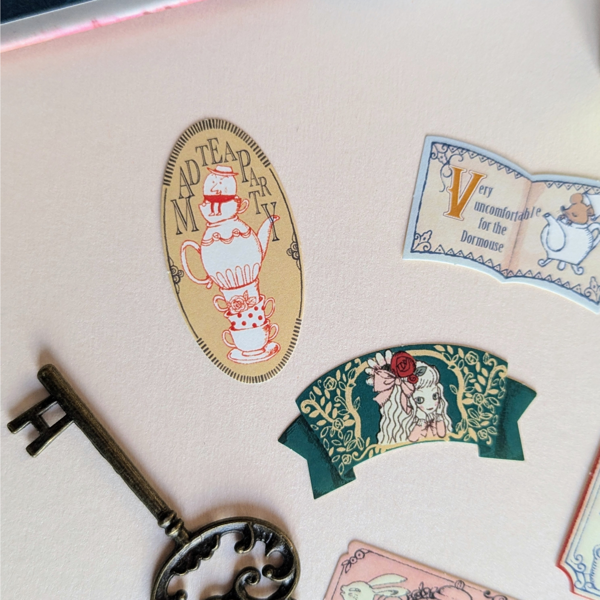 Shinzi Katoh – Alice au Pays des Merveilles Boîte de Stickers Tea Time