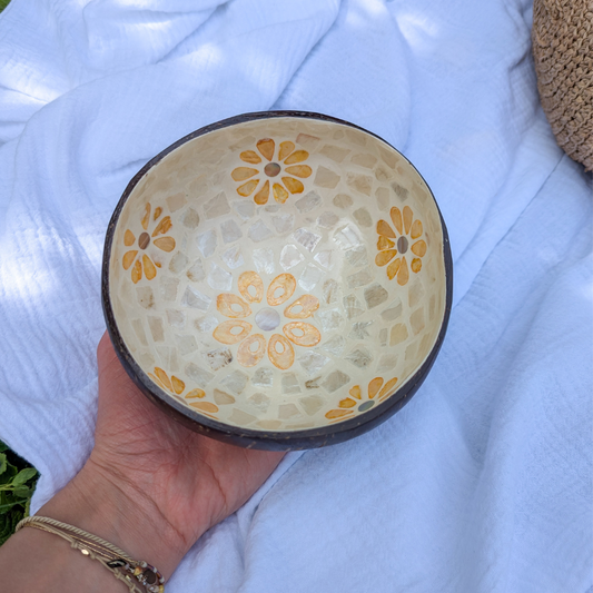 Bol en noix de coco artisanal Incrustré de Nacre Fleurs Jaunes