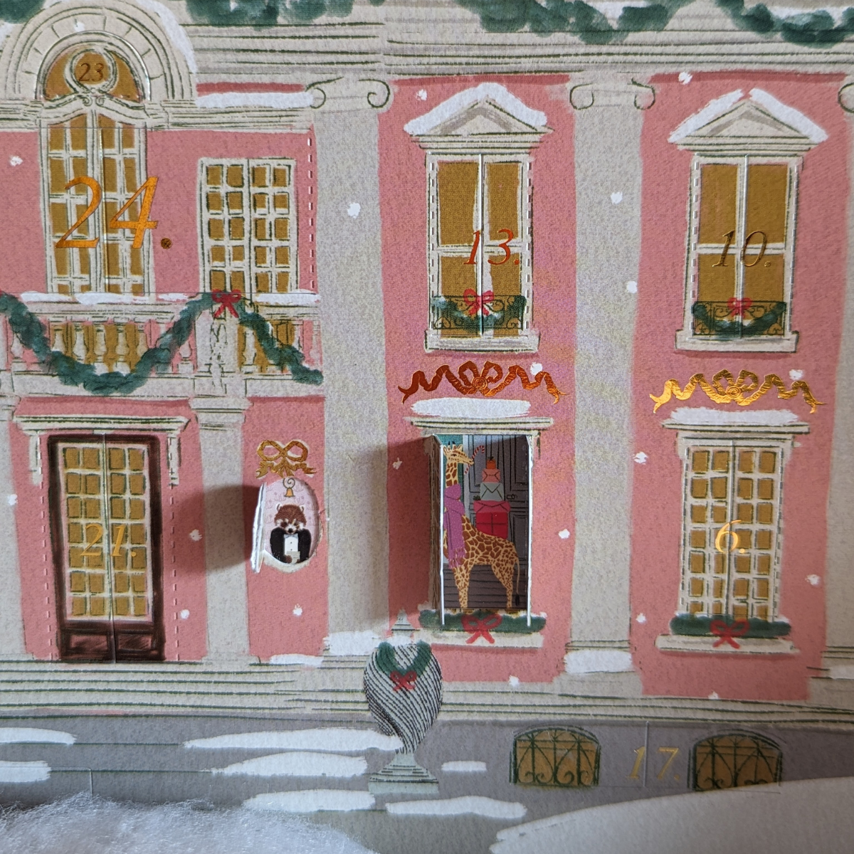 Du 1er au 25 décembre, découvrez derrière chaque fenêtre une illustration qui vous plonge dans la magie de Noël.