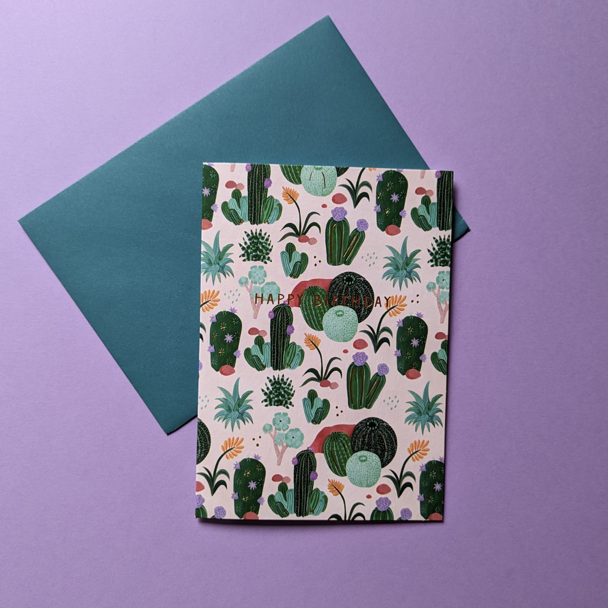Cette carte est parfaite pour ajouter un peu de piquant et de joie à vos souhaits d'anniversaire. Vous pouvez écrire votre message à l'intérieur.