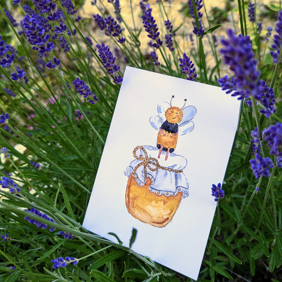 Une illustration de Patate et Petite Tête qui m'évoque les beaux jours, les jardins fleuris, les champs de lavande…