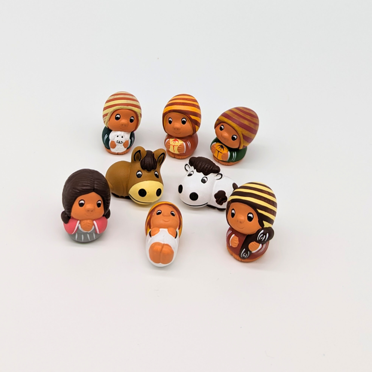 Crèche 10 Figurines Enfantines Be4To© - Pierre Synthétique Peintes à La Main - Artisanat D'Art