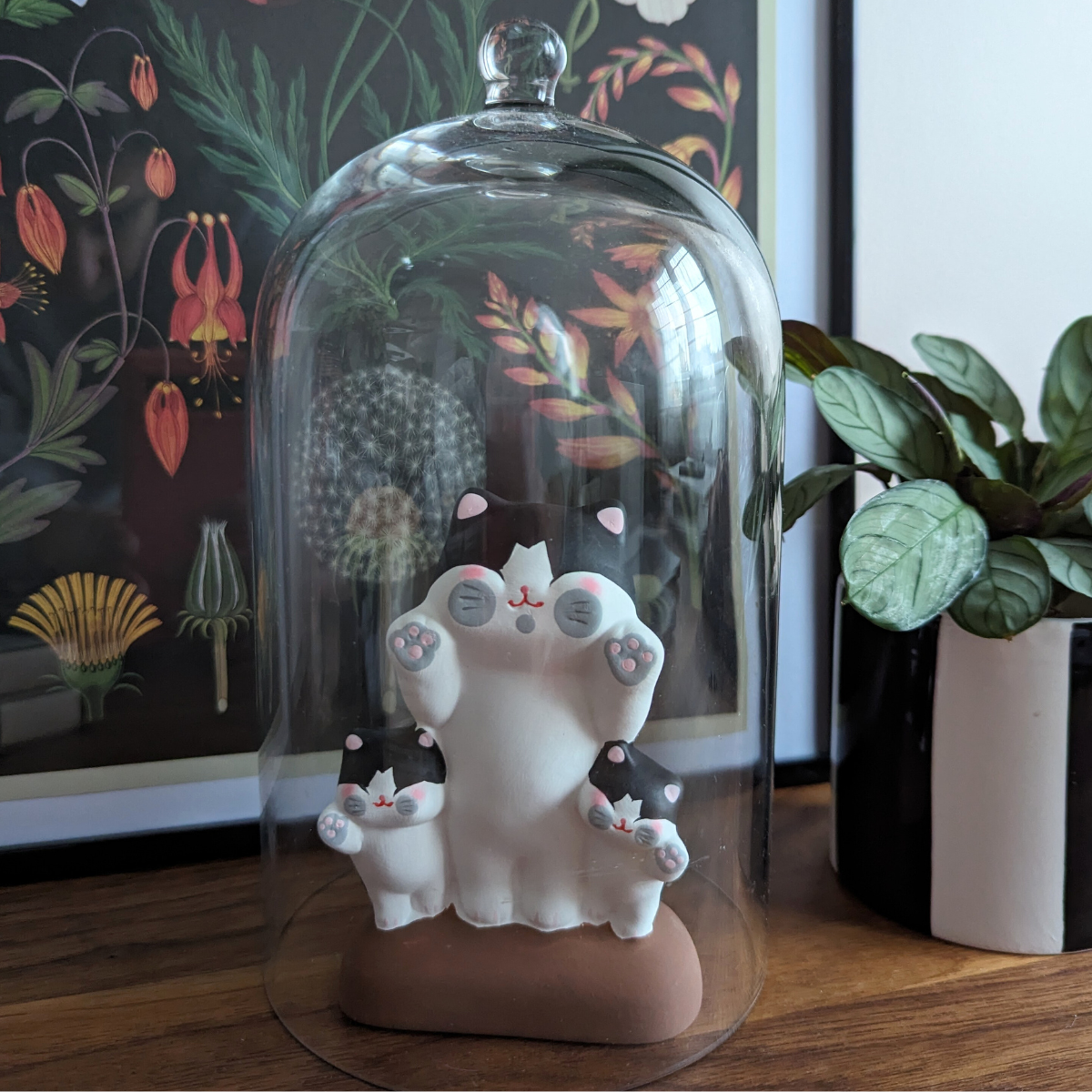 Figurine Japonaise Chat et Chatons Noirs