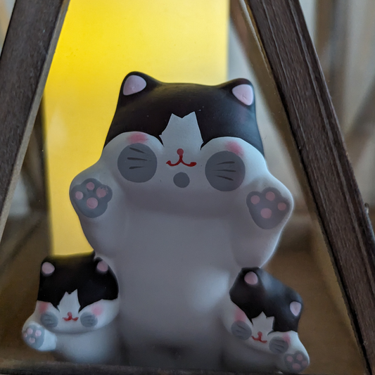Figurine Japonaise Chat et Chatons Noirs
