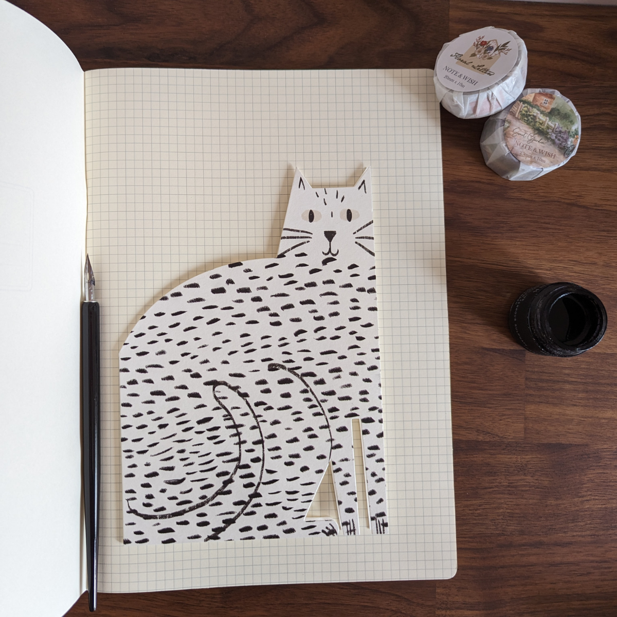 Cette carte découpée en forme de chat est une création artistique qui émerveillera les amoureux des félins !