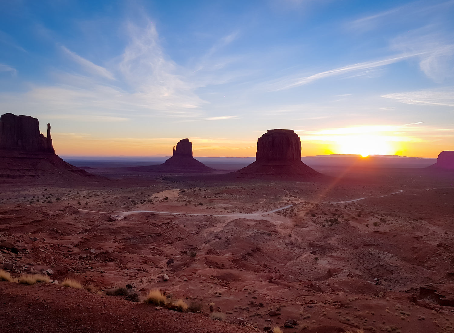 Un levé de soleil à Monument Valley.