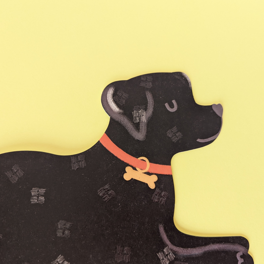 Ce labrador chocolat est tellement mignon : son poil et sa petite truffe en forme de coeur sont gaufrés et brillants ce qui le rend vraiment craquant. Carte très originale qui donnera le sourire à votre destinataire.