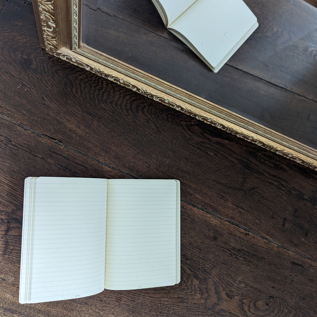 Que vous soyez un professionnel créatif, un étudiant ambitieux ou un amoureux de l'écriture, ce carnet répondra à toutes vos exigences.