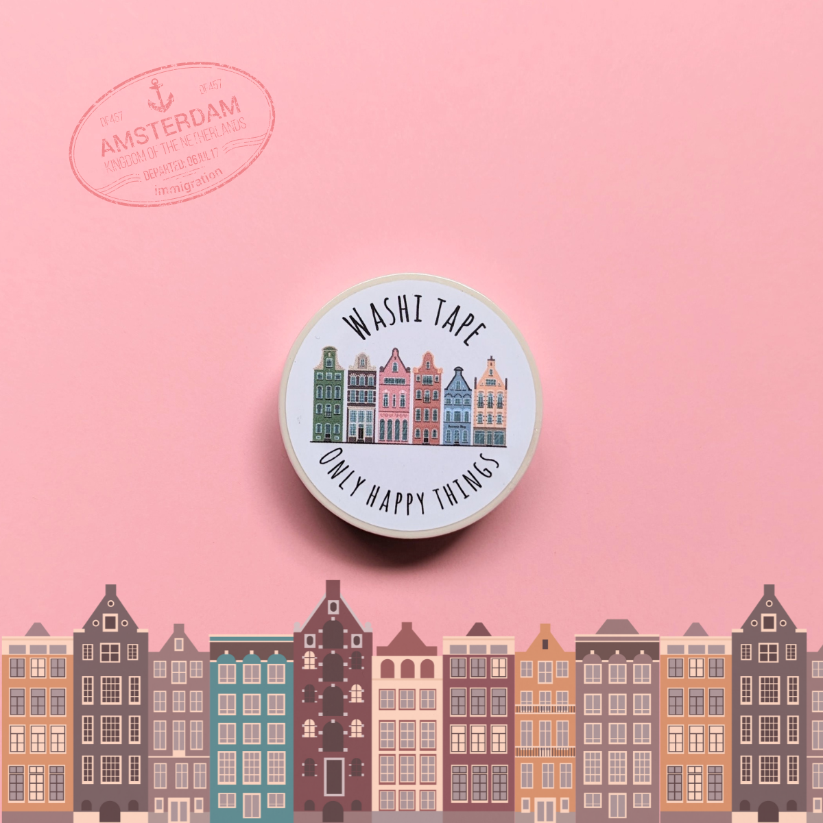Ce ruban décoratif met en scène les maisons emblématiques d'Amsterdam alignées le long des canaux, créant une atmosphère enchanteresse inspirée de cette magnifique ville.