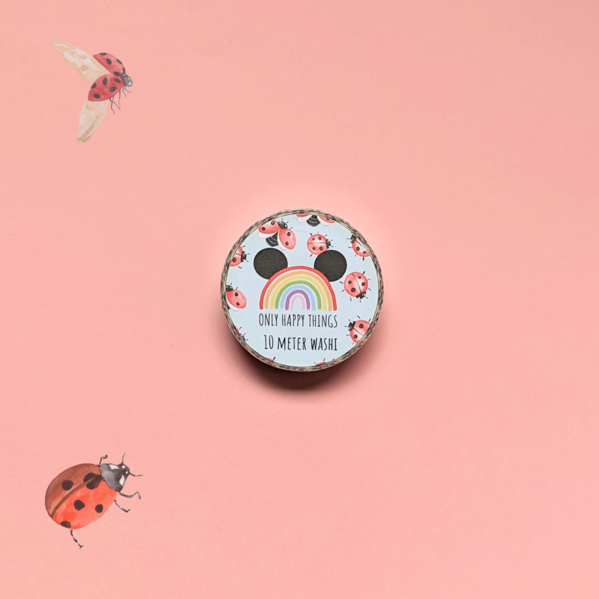 Ces adorables petites créatures porte-bonheur viendront embellir vos papiers. Pour égayer une carte de vœux, donner vie à un carnet de souvenirs ou tout simplement pour apporter une dose de chance à votre quotidien.