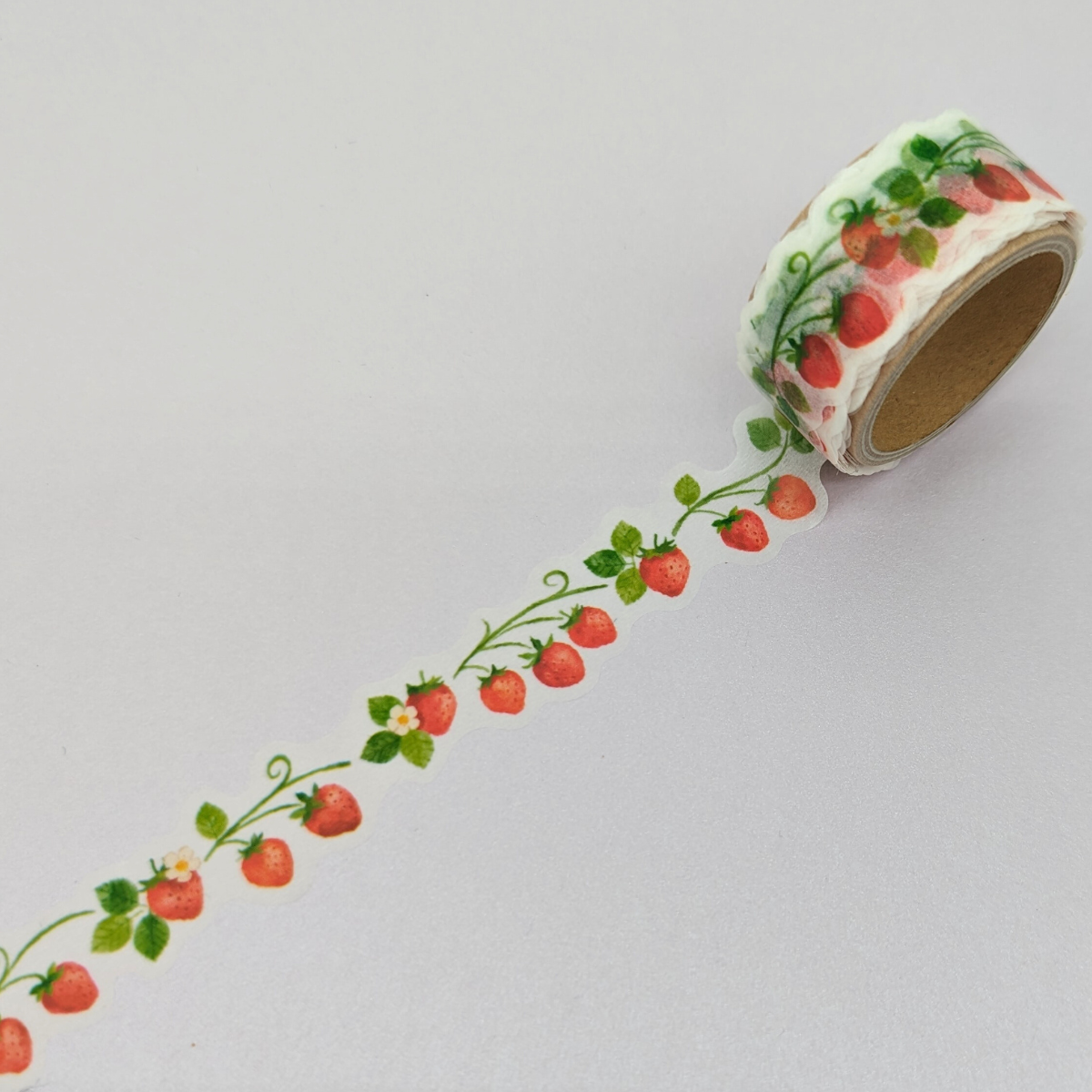 Masking tape avec des fraises.