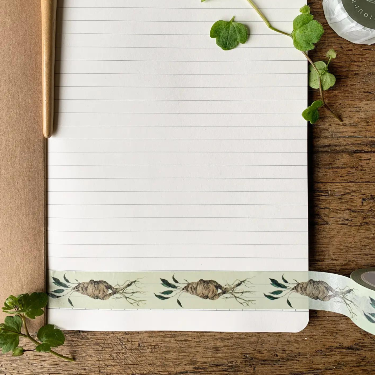 Ajoutez de la magie à votre papeterie avec ce très beau masking tape de Mandragore.