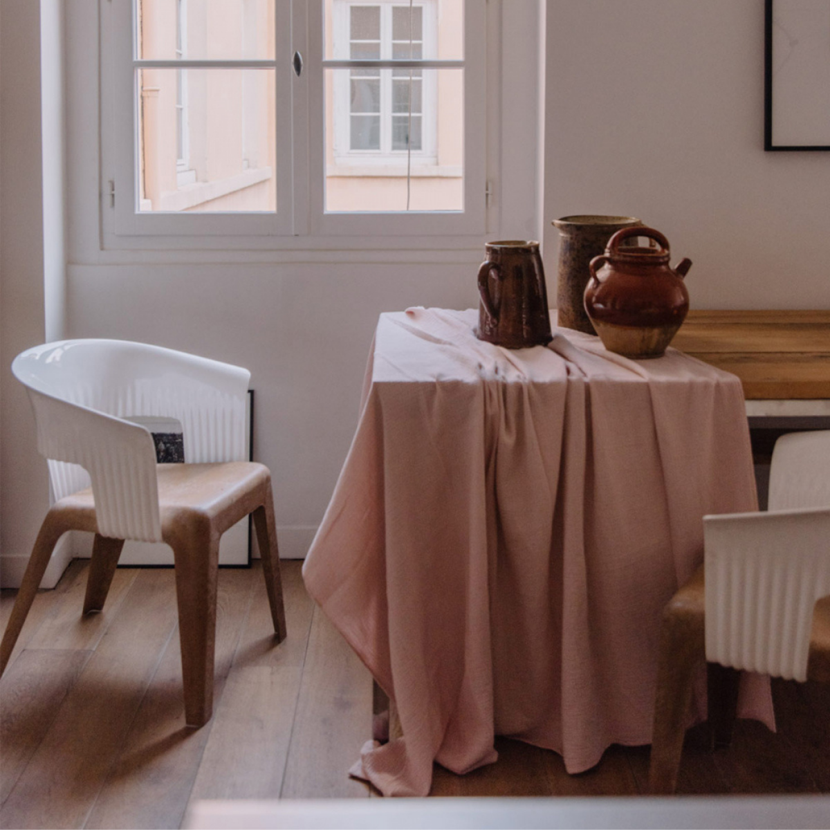 Nappe rectangulaire 170x250 cm en double gaze de coton, un tissu souple et agréable pour passer de doux moments de partage.