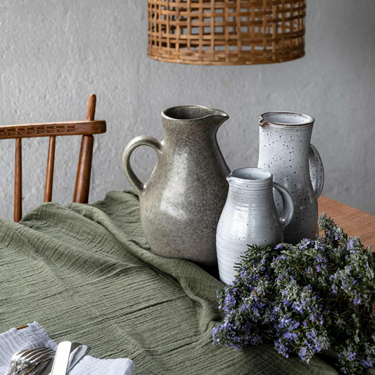 Nappe rectangulaire 170x250 cm en double gaze de coton, un tissu souple et agréable pour passer de doux moments de partage.