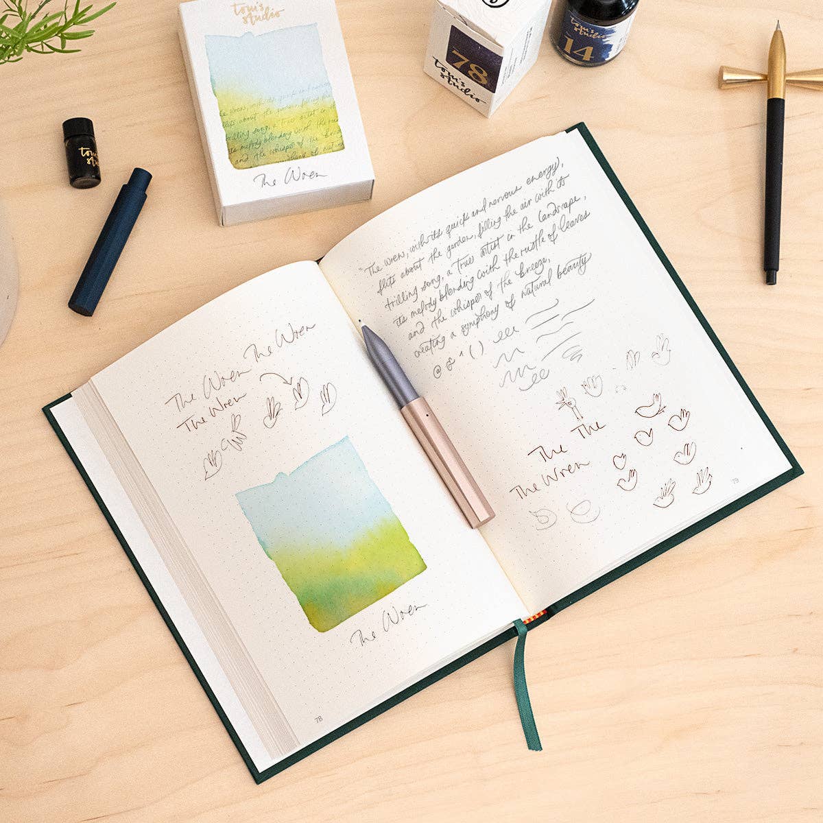 Découvrez The Wren, le stylo rechargeable conçu pour durer toute une vie. Équipé d'une pointe d'écriture japonaise de haute qualité, il allie élégance et durabilité. Une solution éco-responsable pour réduire les déchets liés aux stylos jetables tout en écrivant avec fluidité et style.