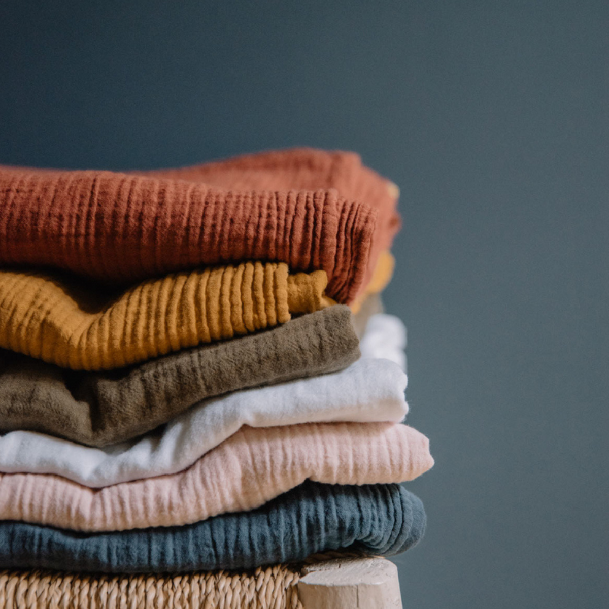 Différents coloris de nappe en double gaze de coton.