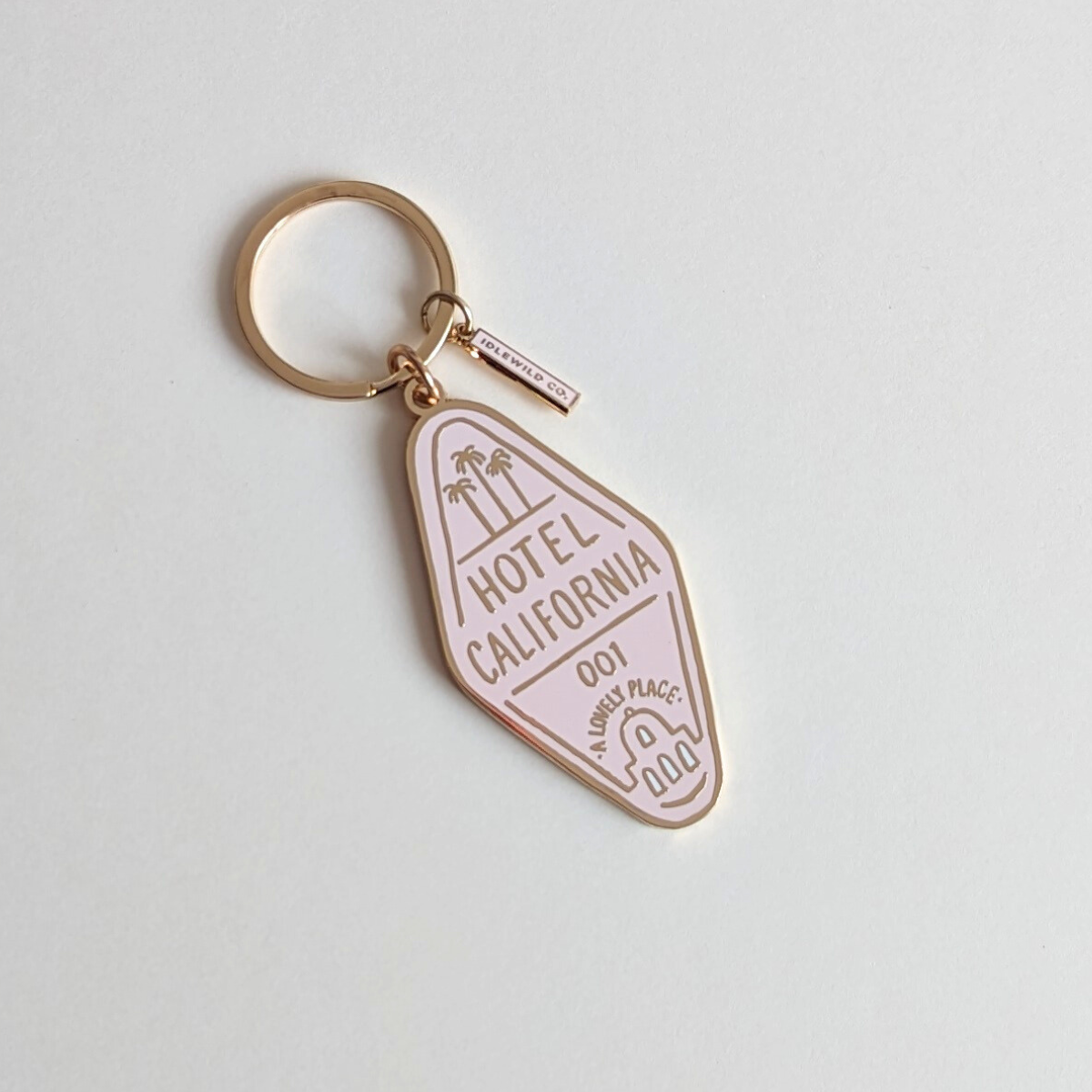 Porte-clés Hôtel California dans les tons de rose, très stylé.