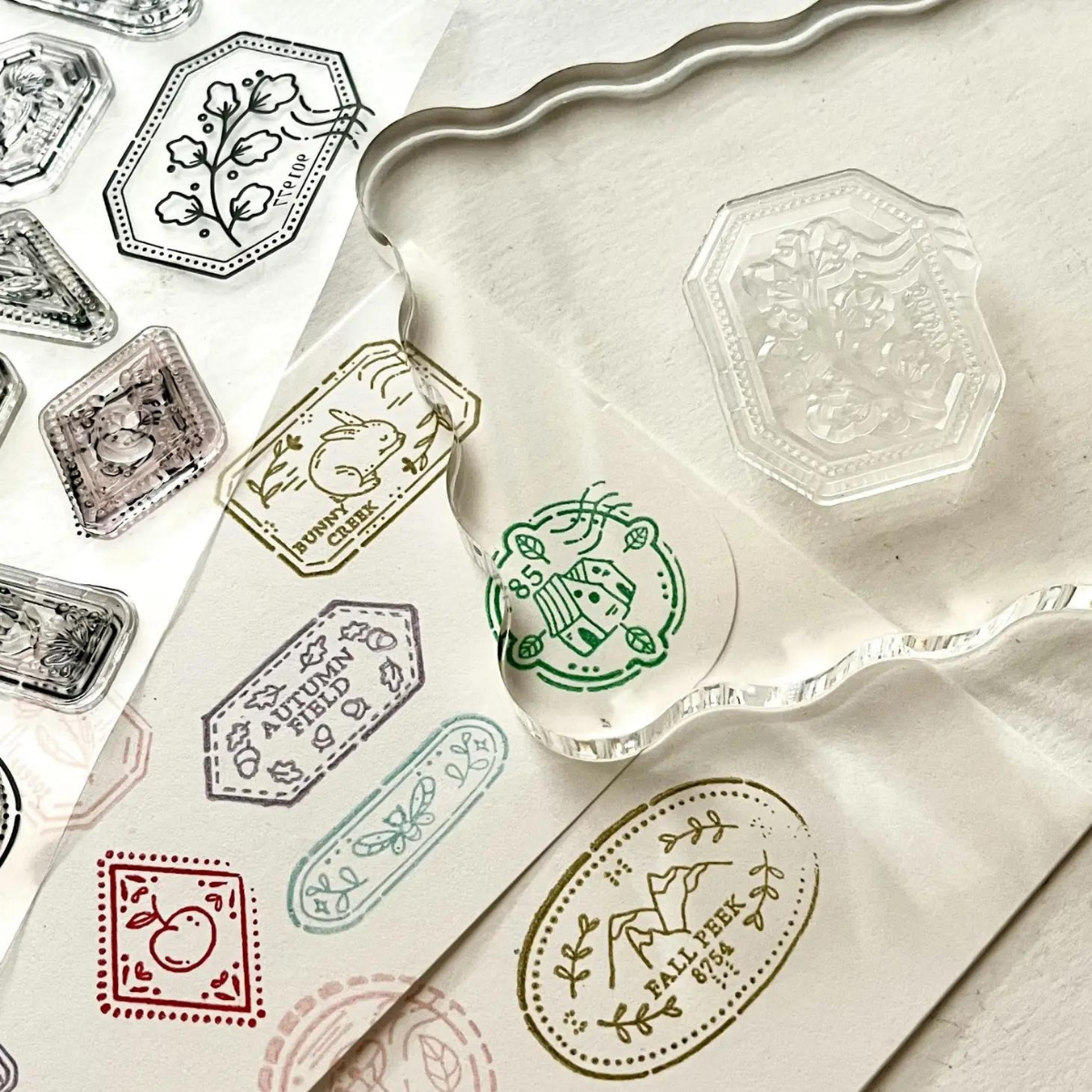 La transparence des tampons vous permet de voir exactement où vous apposez l'image, pour un positionnement précis à chaque utilisation.