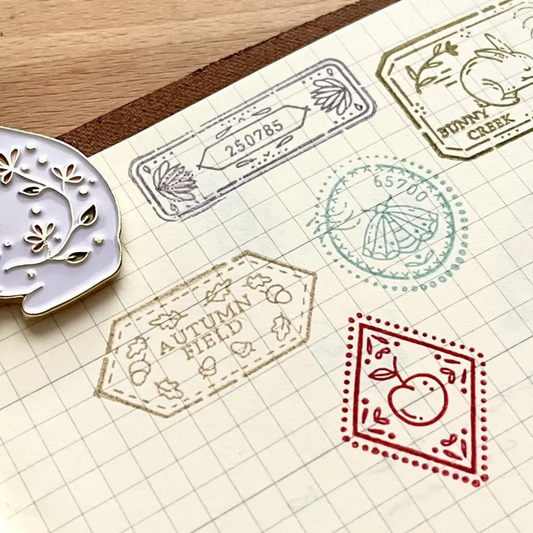 Que ce soit pour créer des étiquettes, décorer un cahier, embellir une enveloppe ces tampons apporteront une touche de poésie.