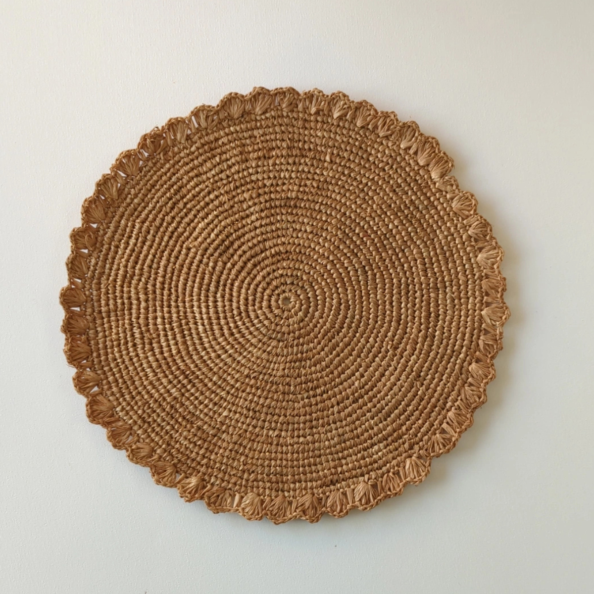 Petit Napperon Crocheté En Raphia