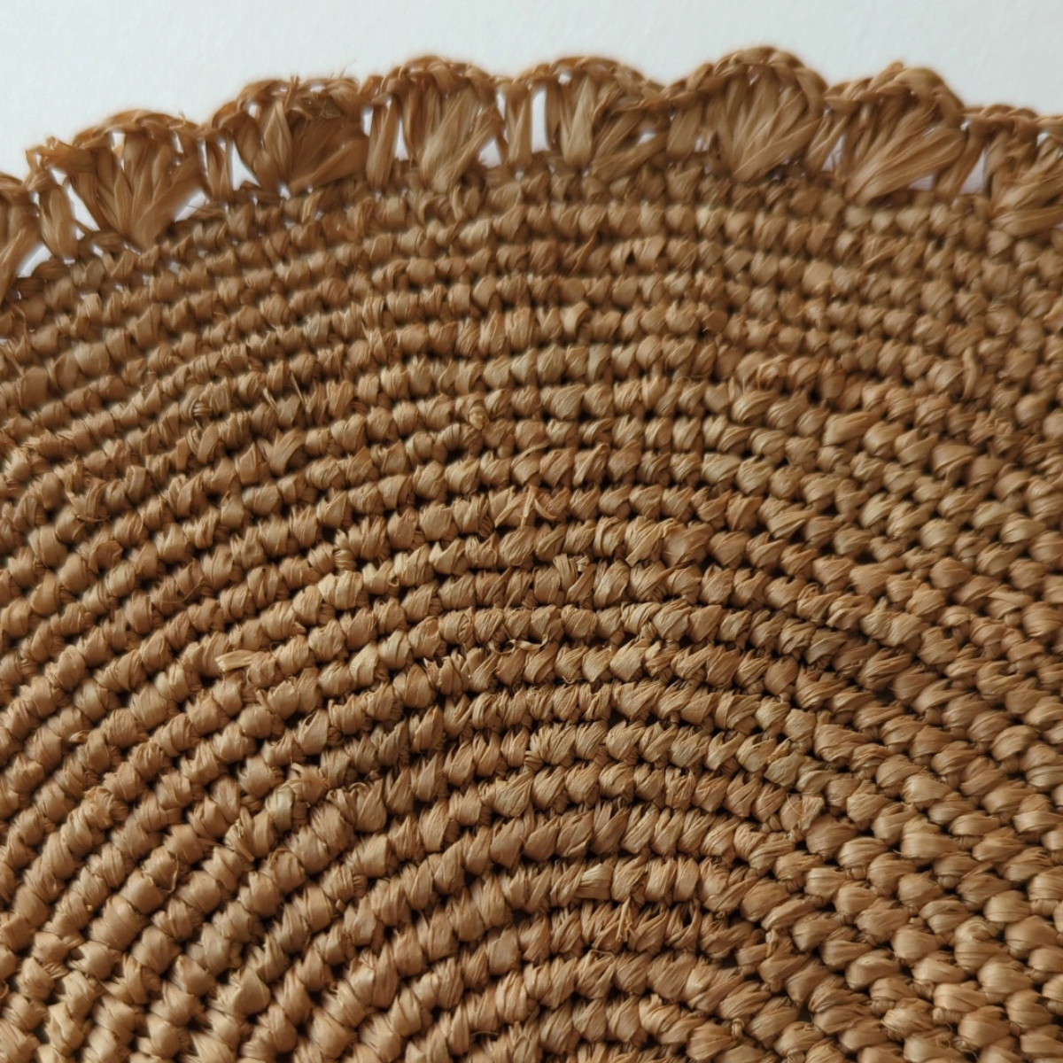 Petit Napperon Crocheté En Raphia