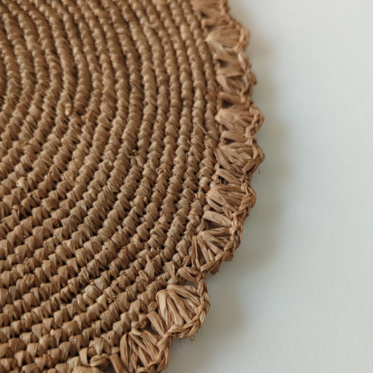 Petit Napperon Crocheté En Raphia