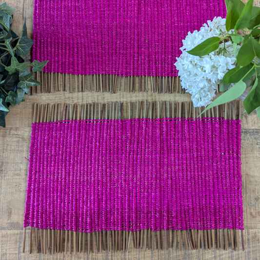 Lot de 2 Sets de table en raphia fuchsia et osier