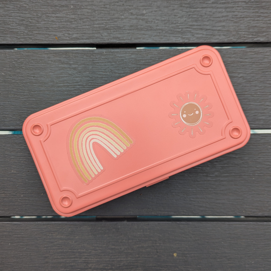 Stickers d'un soleil et d'un arc-en-ciel.