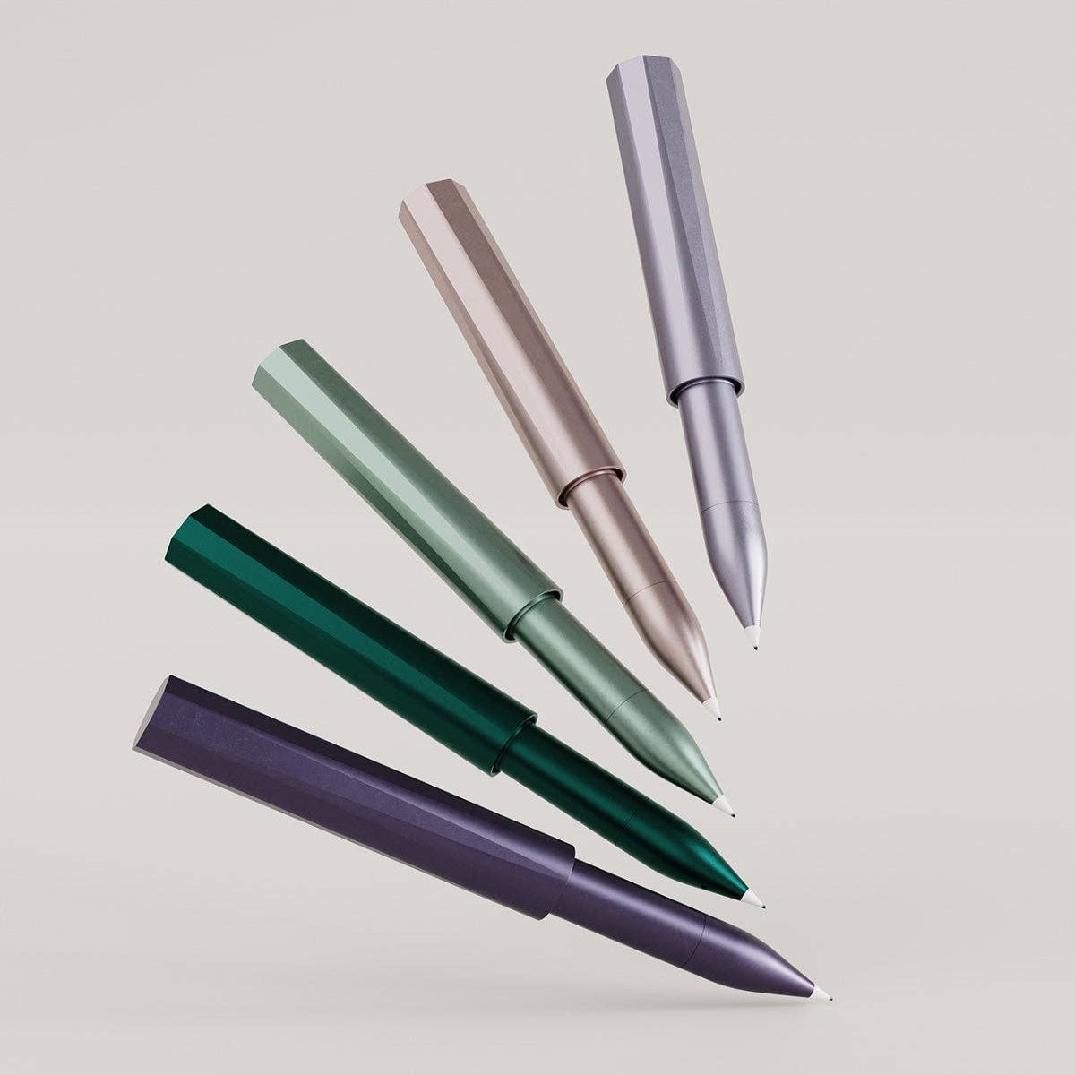 Découvrez The Wren, le stylo rechargeable conçu pour durer toute une vie. Équipé d'une pointe d'écriture japonaise de haute qualité, il allie élégance et durabilité. Une solution éco-responsable pour réduire les déchets liés aux stylos jetables tout en écrivant avec fluidité et style.