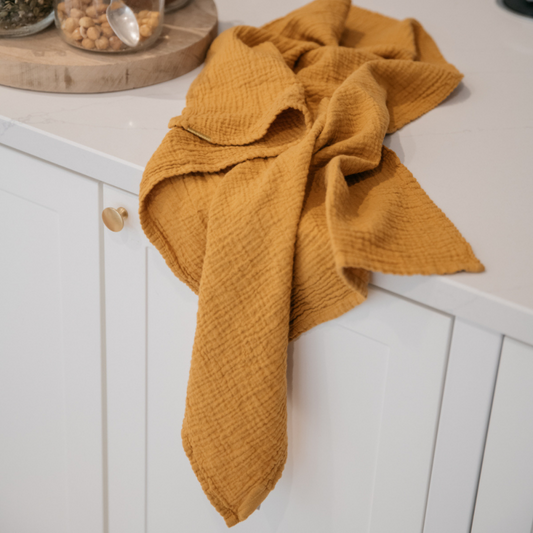 Ce torchon de cuisine ou essuie-mains, parfait pour les deux usages.