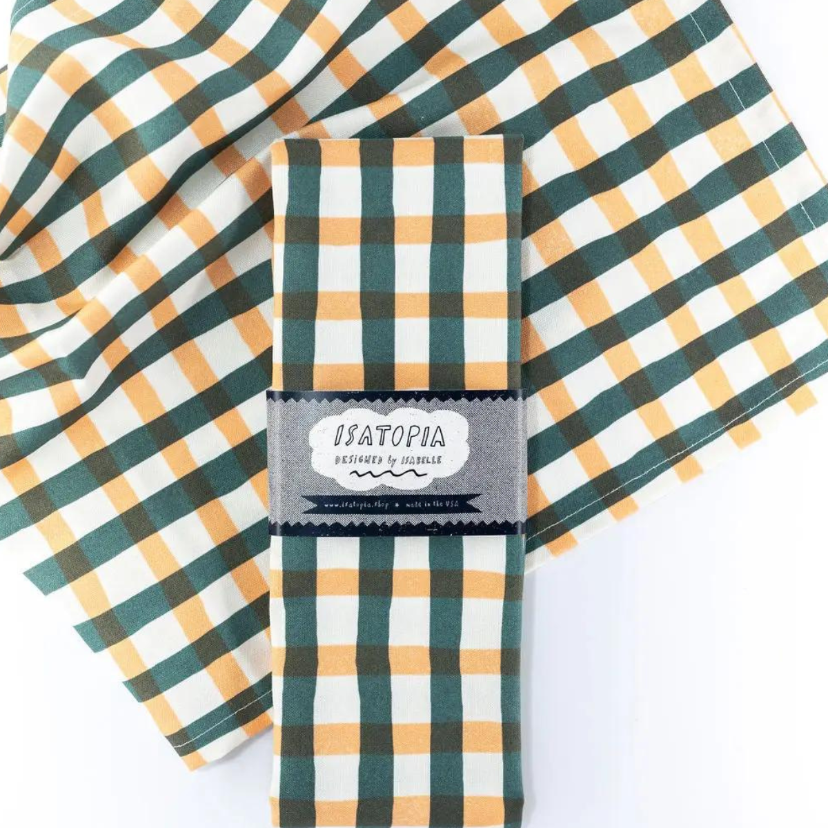 Le torchon Pique-Nique Peach & Forest d'Isatopia est une excellente option pour ajouter une touche artistique et fonctionnelle à votre espace culinaire.