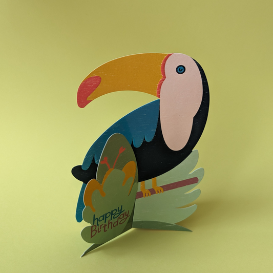 De la couleur, de l'exotisme avec cette carte d'anniversaire Toucan qui ne demande qu'à être déployée pour célébrer ce jour si particulier.