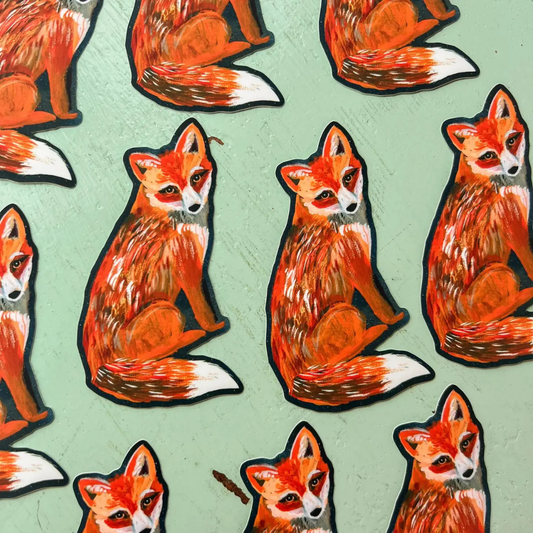 Plusieurs autocollants Renard illustrés par Katie Daisy sur fond vert.