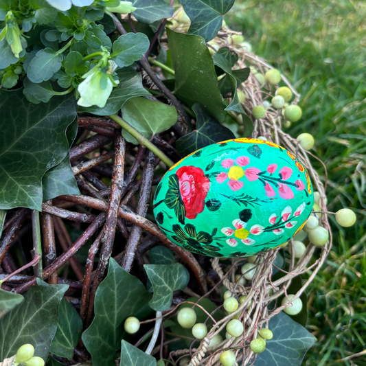 Œuf de Pâques Vert en Papier Mâché – Fleurs Peintes à la Main