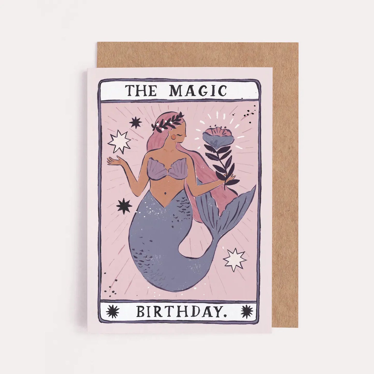 Vous plongez dans un monde enchanté avec cette carte d'anniversaire inspirée du tarot.