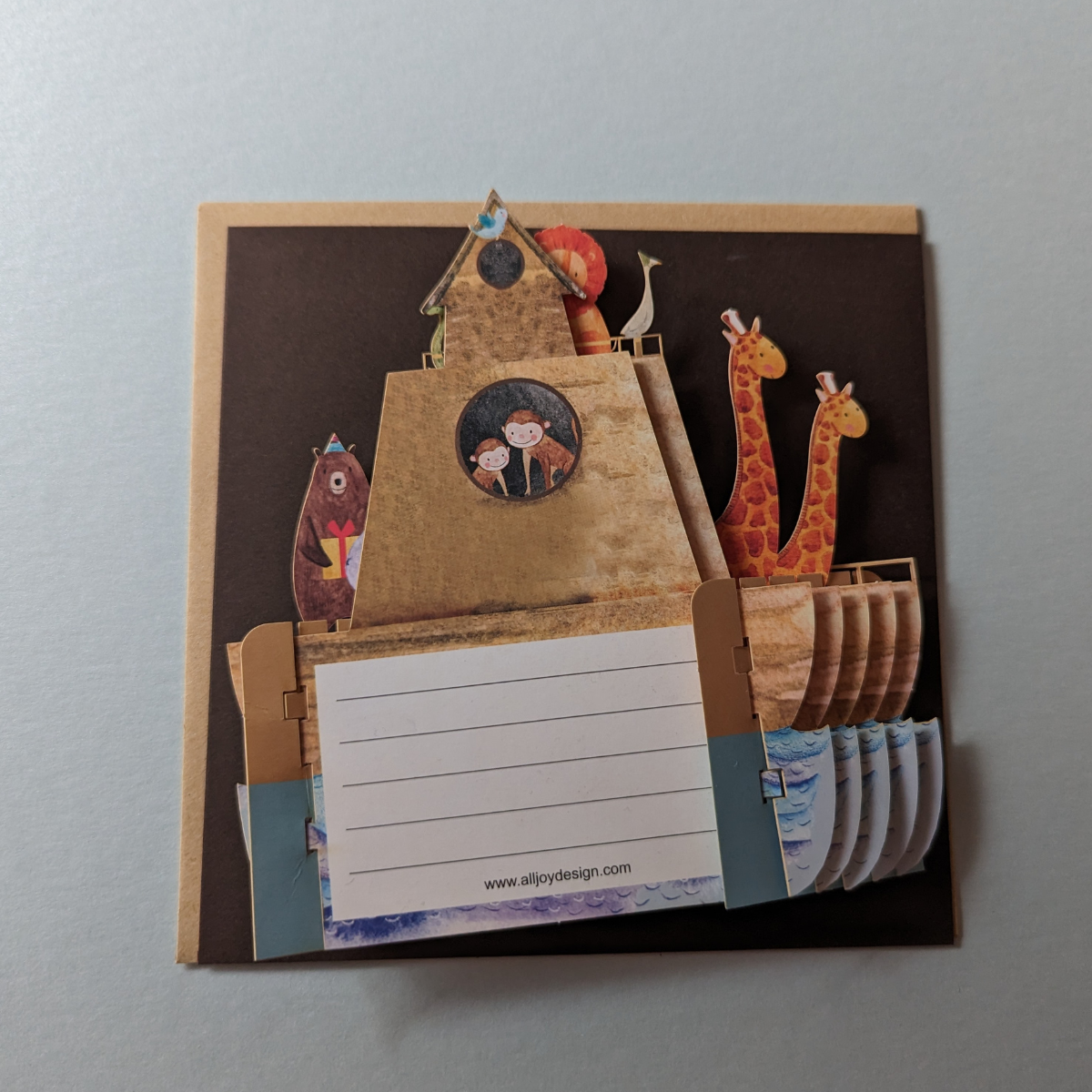 La carte pop-up Arche de Noé est un chef-d'œuvre conçu spécialement pour émerveiller les enfants.