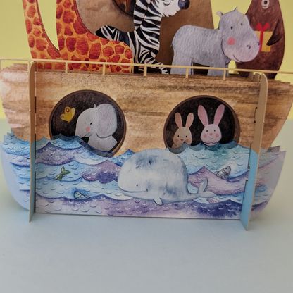 La carte pop-up Arche de Noé est un chef-d'œuvre conçu spécialement pour émerveiller les enfants.