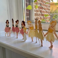 Jeunes Filles Boutons de Roses à Découper