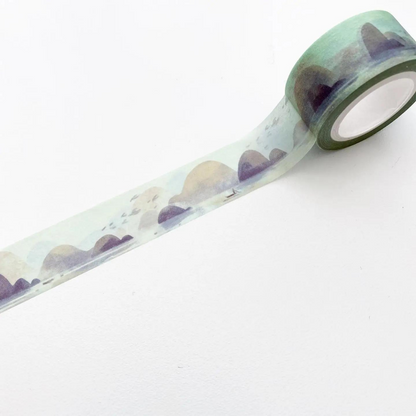 Ce rouleau de masking tape dans les tons de gris fige la beauté de la brume qui danse sur la baie d’Ha Long.
