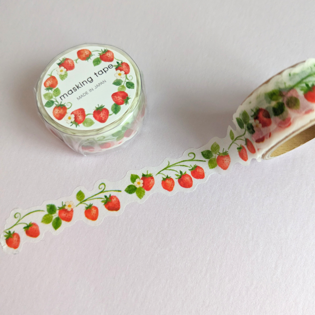 Masking tape avec des fraises.