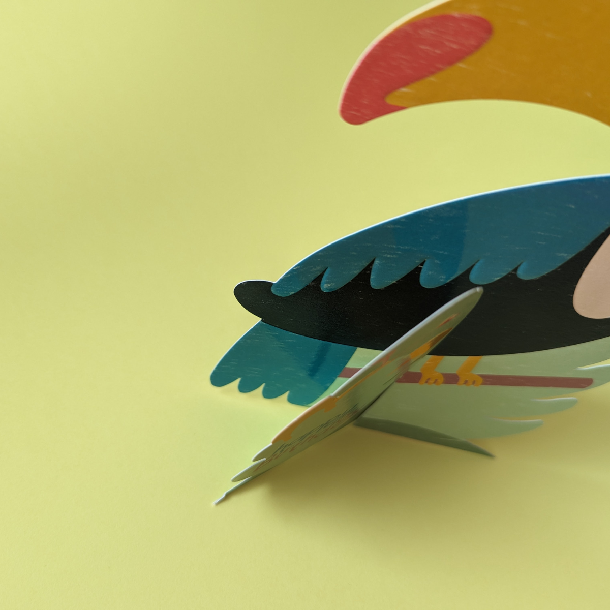 De la couleur, de l'exotisme avec cette carte d'anniversaire Toucan qui ne demande qu'à être déployée pour célébrer ce jour si particulier. 