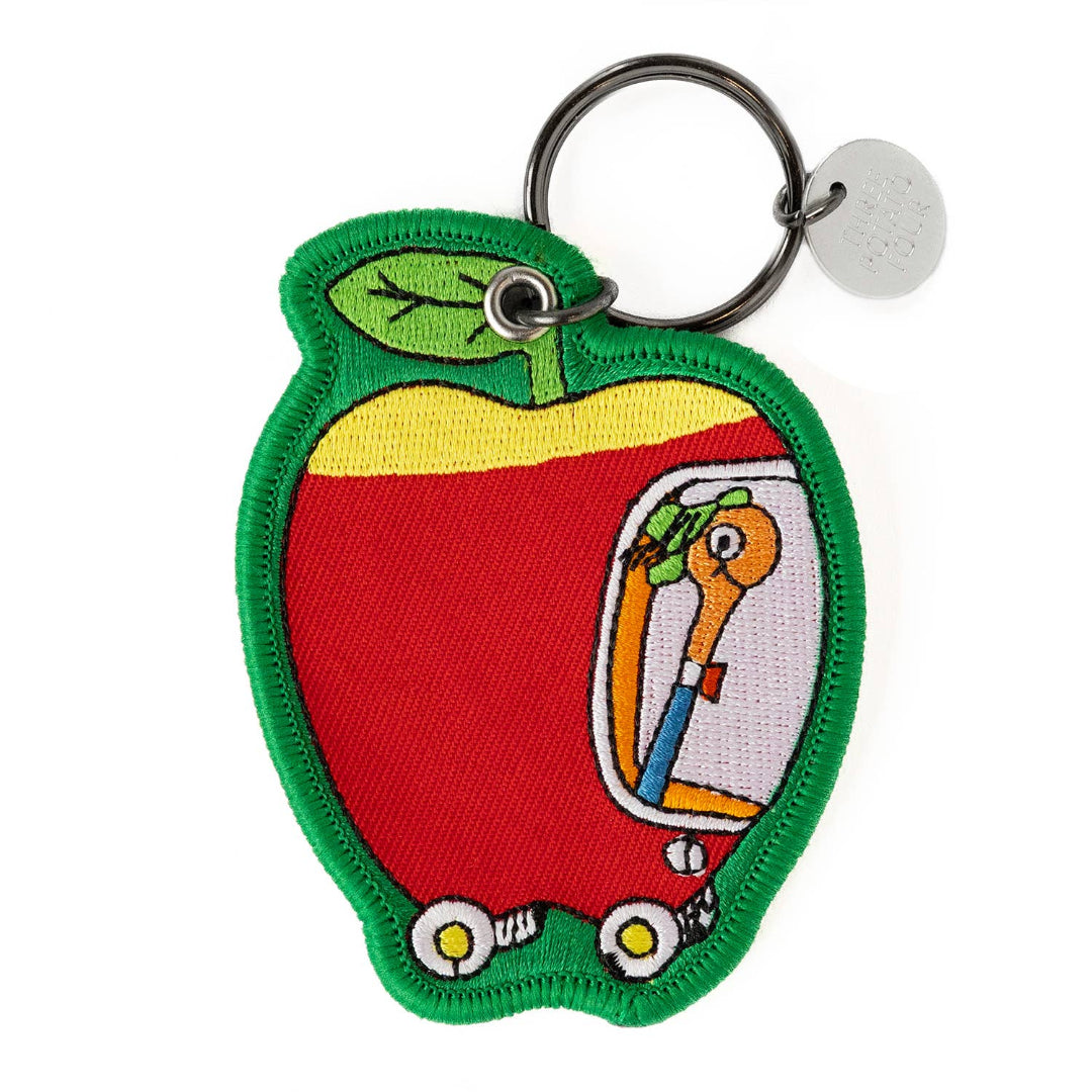 Three Potato Four - 3P4 x Richard Scarry® - Porte-clés Patch Voiture Pomme
