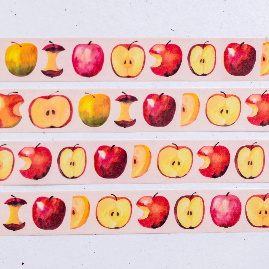Masking tape automne illustré de pommes entières et croquées.